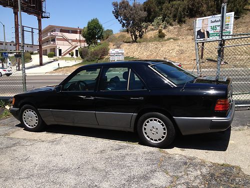 1993 mercedes-benz 300 e  runs perfect!! great car for anyone!!