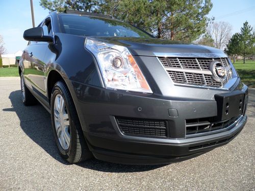2011 cadillac srx luxury/ back up camera/ low miles/ panoroof/ no reserve