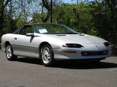 1995 chevy camaro! no reserve targa top only 58,000 miles  t-top looks like new