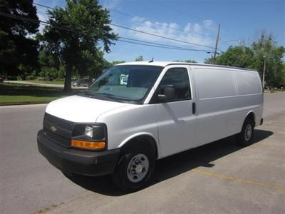 Chevrolet express extended 2500 cargo van low mileage like new  tilt cruise 2013