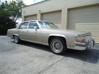 1985 cadillac fleetwood brougham de elegance/low miles!wow!look!unreal!nice!