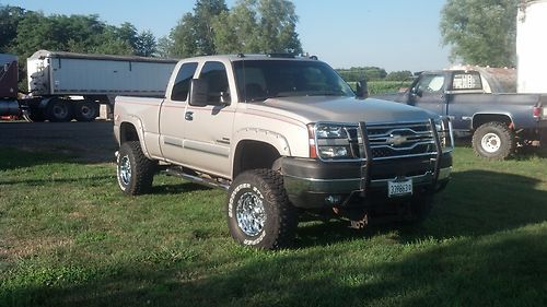 2006 chevy 2500hd 4x4 lt duramax 6" lift ext cab sb leather loaded
