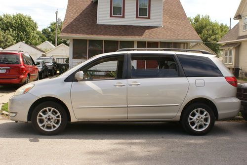 2004 toyota sienna xle mini passenger van 5-door 3.3l  rare awd no reserve