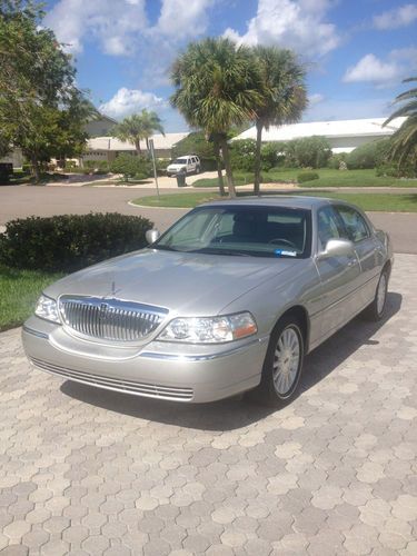 2004 lincoln town car signature sedan 4-door 4.6l