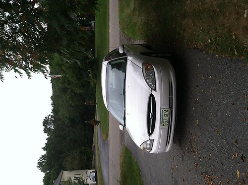 2001 ford taurus-white-106,092 miles-with many extras