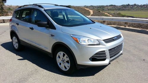 2013 ford escape, only 6785 miles, clear title, 23mpg good value