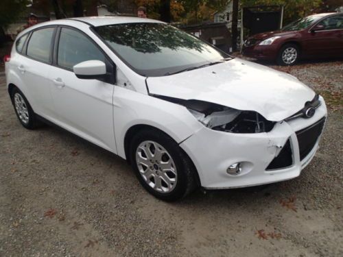 2012 ford focus se, salvage, damaged, wrecked, runs and lot drives