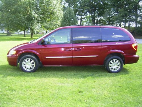 2005 chrysler town and country limited - clear title