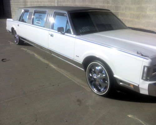 Custom lincoln limousine pearl