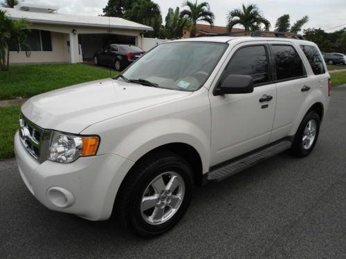 2011 very clean ford escape xlt one owner local trade
