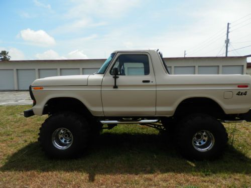 Ford bronco 1979 hi-out put big block  460 off road ready strang rear end