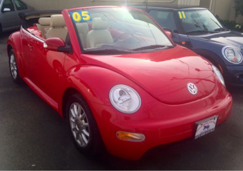 Beautiful 2005 convertible beetle with only  33,000 miles, sharp ! ! !