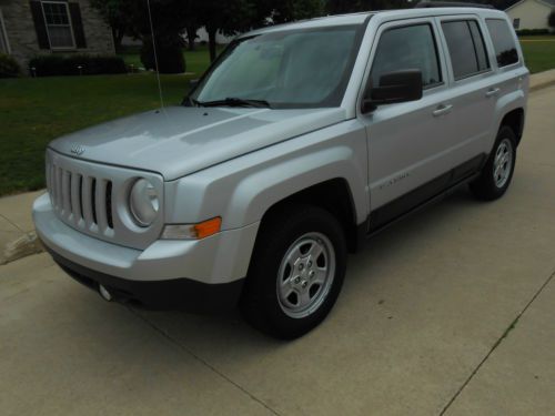 4 door 4x4 runs and drives like new beautiful jeep here&#039;s a bargain !