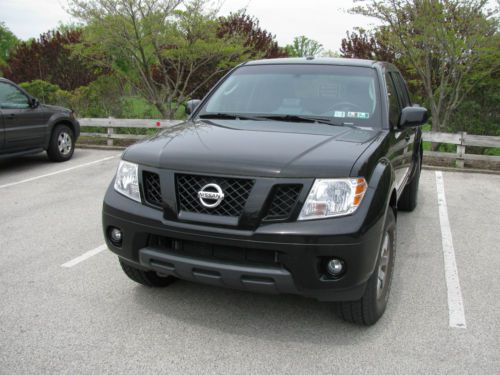 Nissan frontier pro-4x 14,978 miles original owner the truck is mint - like new!