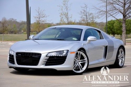 R8 quattro! bang and olufsen stereo! suede seating! carfax certified! clean!