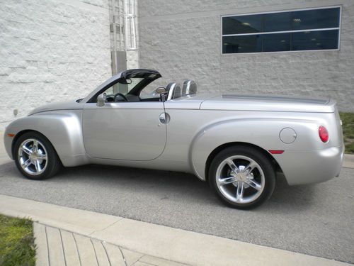 2006 chevrolet ssr base convertible 2-door 6.0l