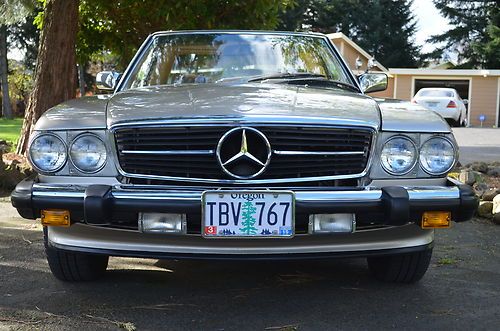 560sl low miles collector quailty . just serviced all books records.