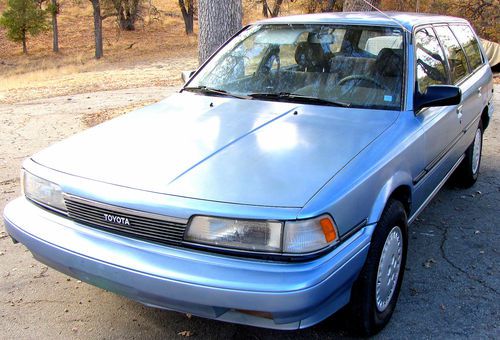 Toyota camry wagon 1989 5 spd gas saver 35 mpg rare clean reliable one family !