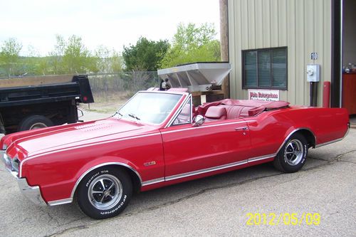 A  numbers  matching  1967   olds.  cutlass  supreme  " 442  "  convertible