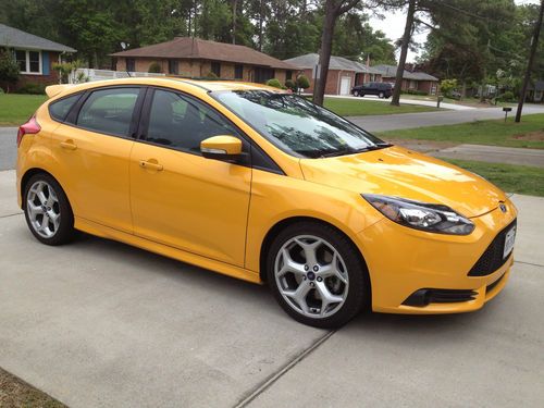 2013 focus st 3 loaded with all options garage kept like new