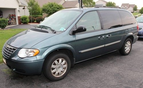 2006 chrysler town &amp; country touring; local pickup only