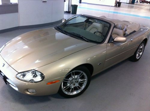 2002 jaguar xk8 convertible**pwr top only 87 k miles