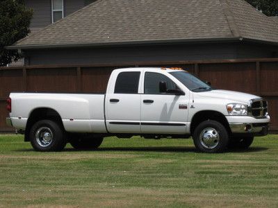 Crew cab dually (slt) 1 tx owner! 6 spped mint