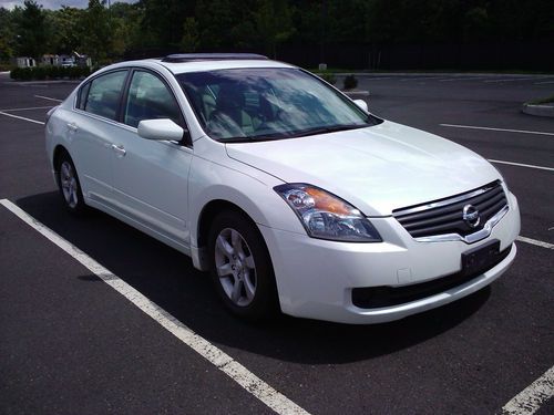 No reserve! leather heated seats, cd, moonroof, alloys, super clean in and out!