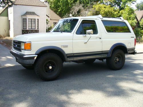 Nice california rust free  ford bronco xlt 4 wheel drive  runs and drives great