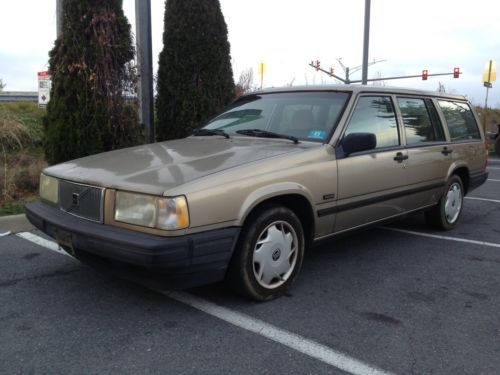 4 cylinder, wagon, no rust, drives great, no reserve, clean, fresh t belt