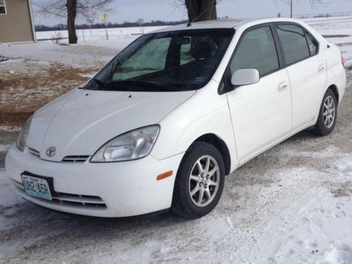 2001 toyota  prius  hybrid  great gas mileage  cheap  great commuter car