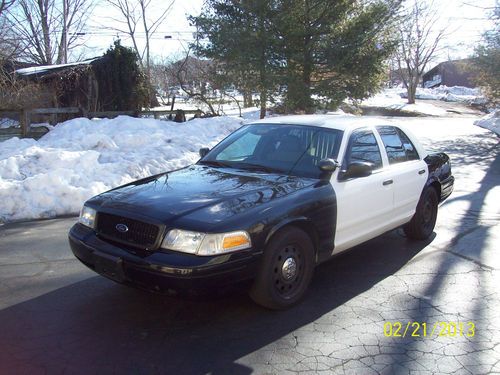 2007 ford crown vic  interceptor  with h/duty k-9 set up