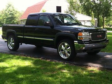 Great looking gmc w/22&#039;s black w/ leather interior look it over