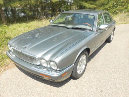 2002 jaguar vandenplas  heated seats  moonroof clean carfax  rust free fla car
