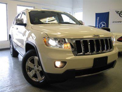 2011 jeep grand cherokee 4x4 factory warranty nav pano r-cam wood xenon $30,995