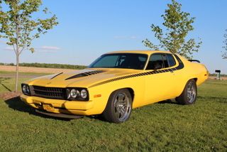 1974 plymouth roadrunner clone 440 dual quads 727 transmisson yellow on black