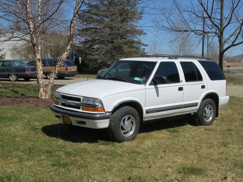 Chevy blazer lt - low mileage, needs nothing, very good condition
