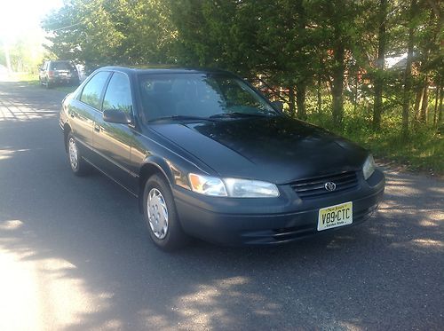 1997 toyota camry le sedan 4-door 2.2l 32 mpg needs nothing runs great