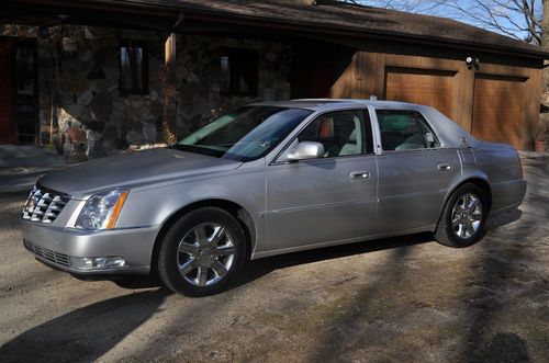 Cadillac dts clean no accidents 89k miles