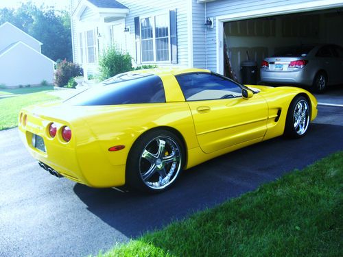 2003 corvette 50 anniversary edition yellow, 6 speed, removable targa top,