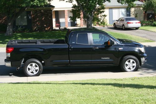 2007 beautiful tundra long bed, double cab. excellent in and out. must sell.