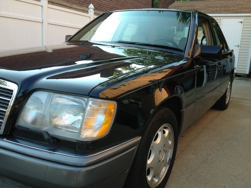 1995 mercedes e320 clean in and out 128k everything works, all original must see