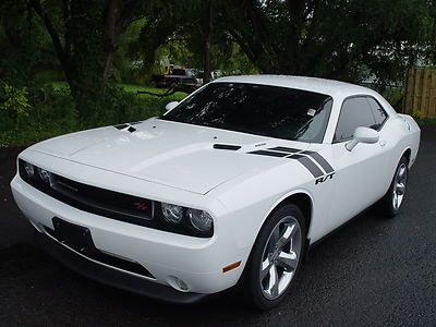 Hemi leather two tone immaculate low miles r/t
