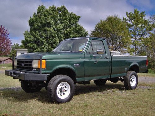 1988 ford f-250 4x4, very low miles,very good condition, runs &amp; drives great!!