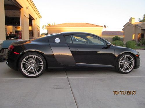 2011 audi r8  coupe 4,2  6 speed,selling to highest bidder above start price