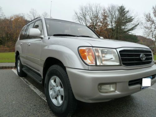 Toyota land cruiser 4wd. original owner .clean title .low miles. loaded