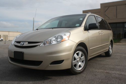 2009 toyota sienna le minivan 5-door 3.5l