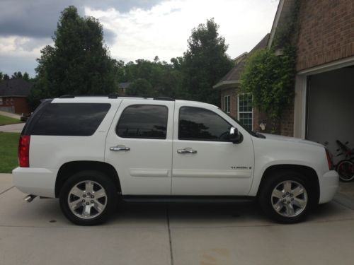 Gmc yukon, white, 20&#034; wheels, sunroof, tv/dvd, bose stereo, excellent condition