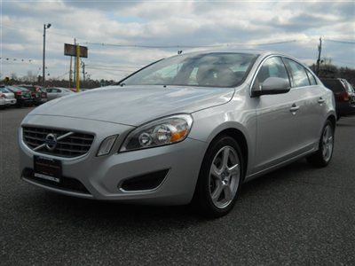 We finance! leather moonroof 1owner non smoker no accidents carfax certified!