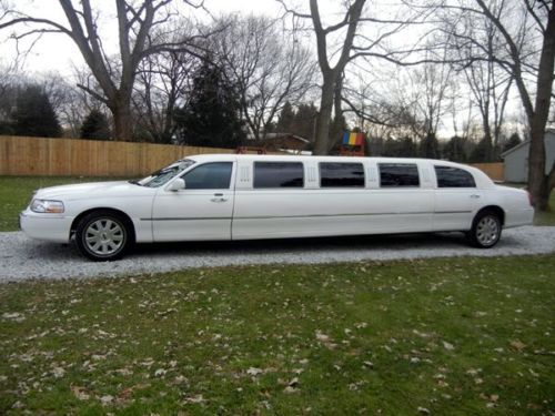 2003 lincoln town car executive limousine 4-door 4.6l